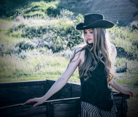 Model with cowgirl hat